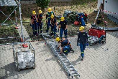 Stuttgart: THW oeffnet ihr Tore - Jugendgruppe fuehrt ihr Koennen vor - CDU-Politiker Stefan Kaufmann schaute auch vorbei